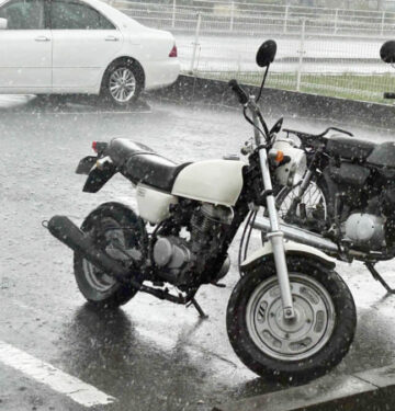 雨とバイク